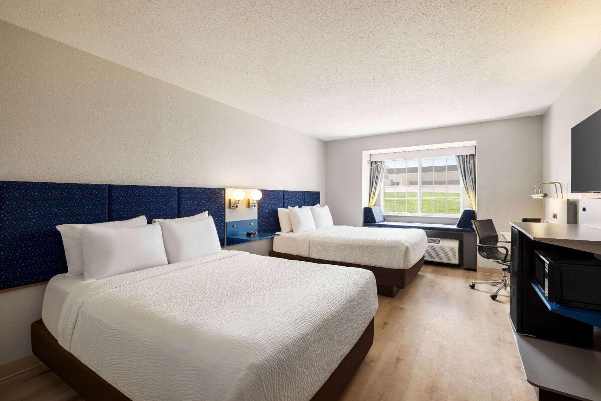 Microtel Inn & Suites By Wyndham New Ulm Экстерьер фото