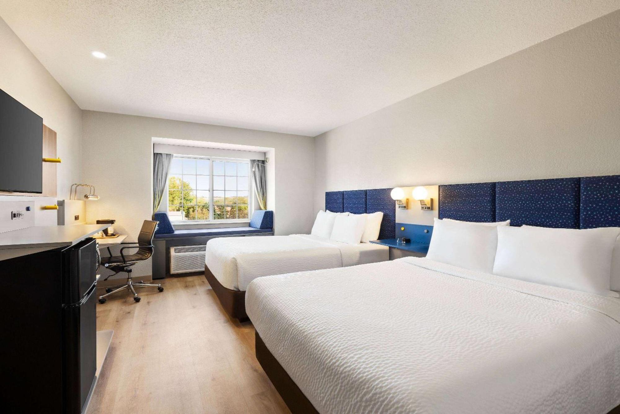 Microtel Inn & Suites By Wyndham New Ulm Экстерьер фото