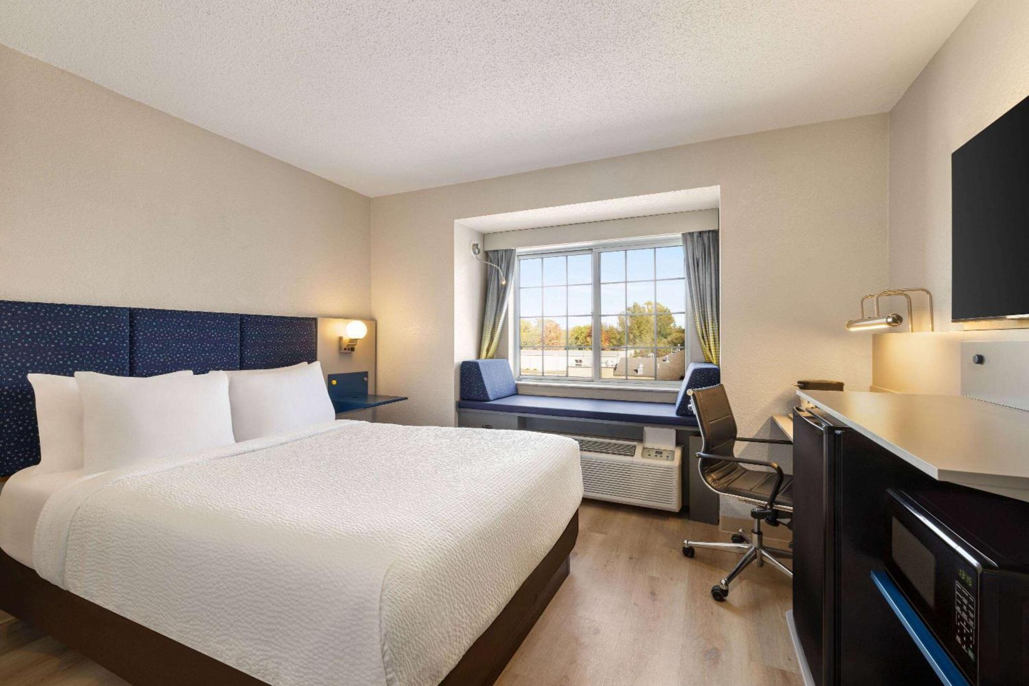 Microtel Inn & Suites By Wyndham New Ulm Экстерьер фото