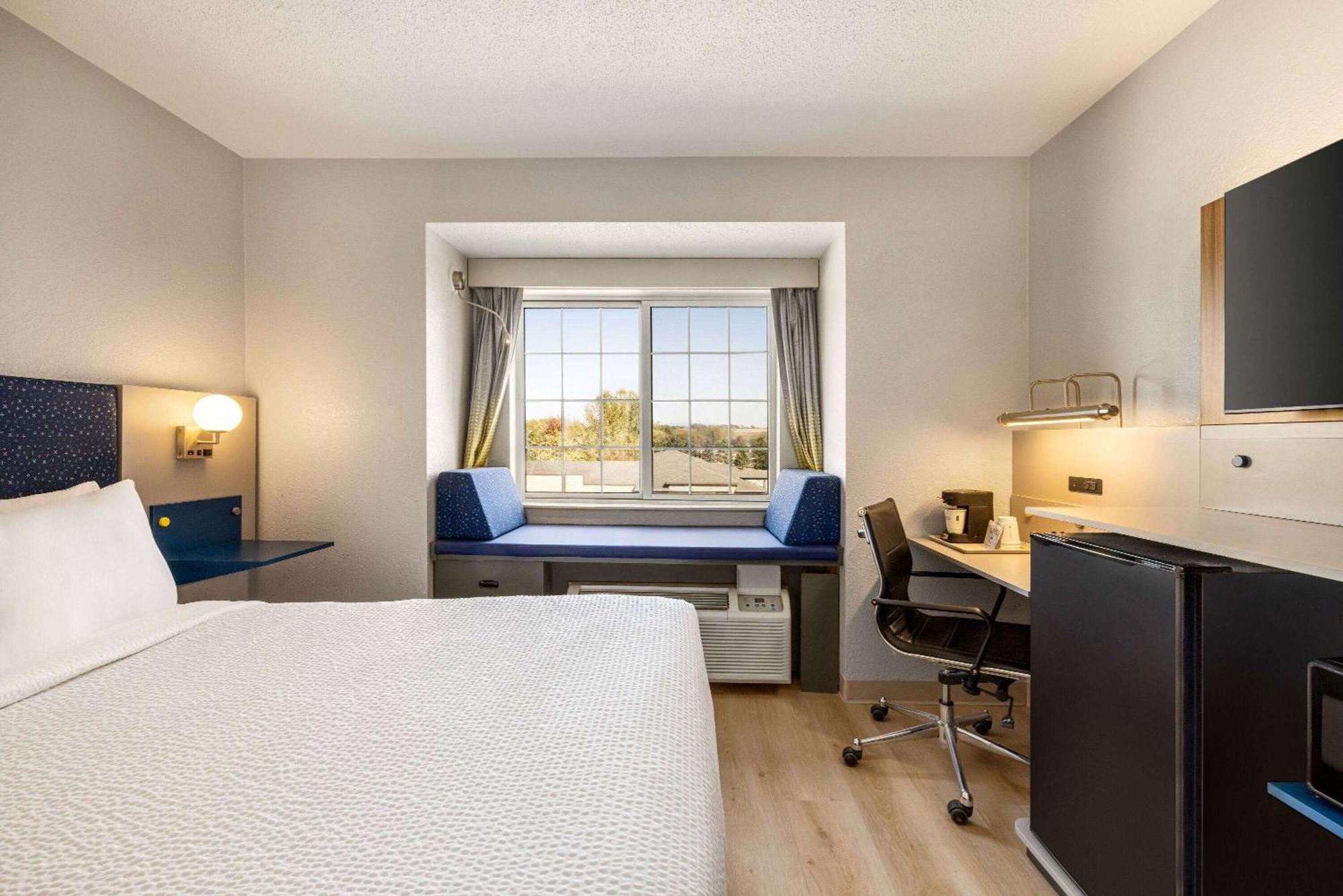 Microtel Inn & Suites By Wyndham New Ulm Экстерьер фото